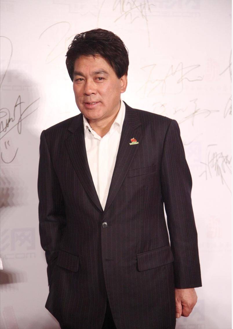 朱时茂孙女正面照首曝光,浓眉大眼很漂亮,跟爷爷互动好幸福