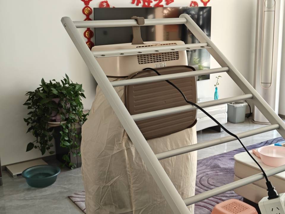 宫菱便携烘干机深度评测:首创烘蒸双模式,专攻厚衣速干无盲区,安全护衣更出色!