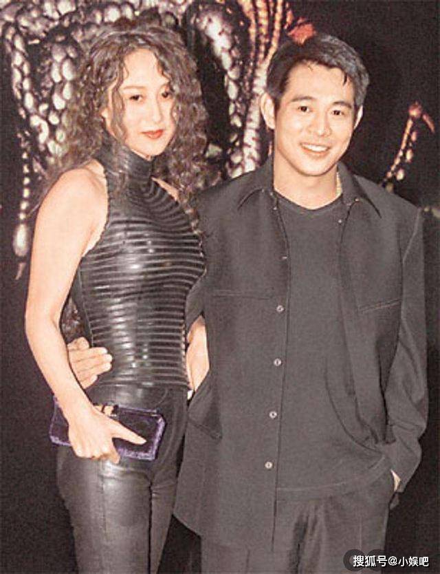 李连杰晒妻子照片,61岁利智衰老如奶奶,而62岁黄秋燕仍然美艳动人!