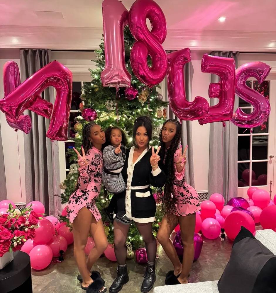 目前,这位格莱美奖得主被囚禁在纽约布鲁克林的大