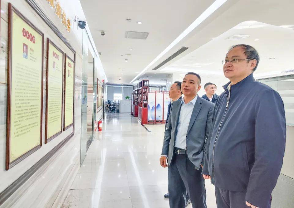 副县长塔青甲,中江县人社局局长廖大学,广东省四川德阳商会秘书长