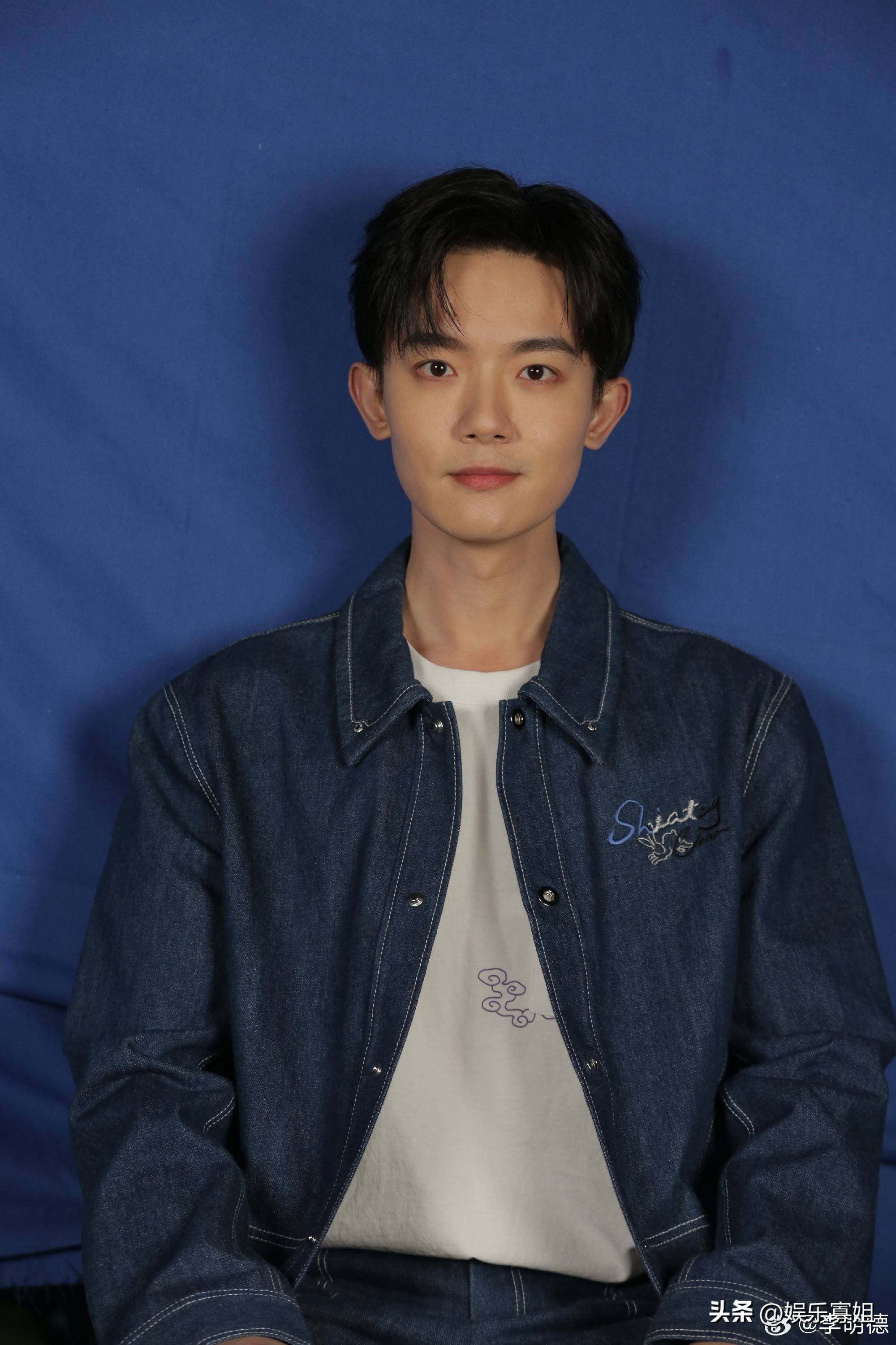 李明德直播没关打赏,收入达上千万,他说给剧组工作人员发工资