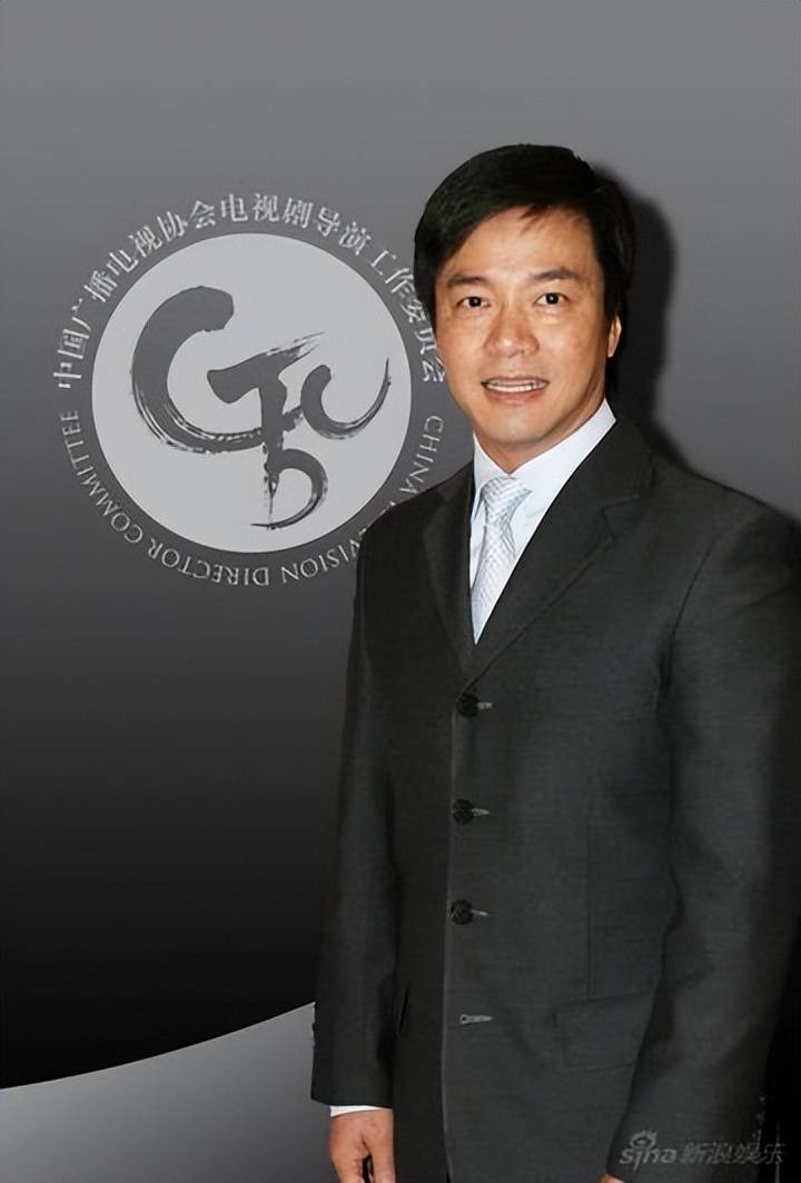 他是成龙最重要的人,曾与林心如同居8年,如今娶35岁娇妻胖成球