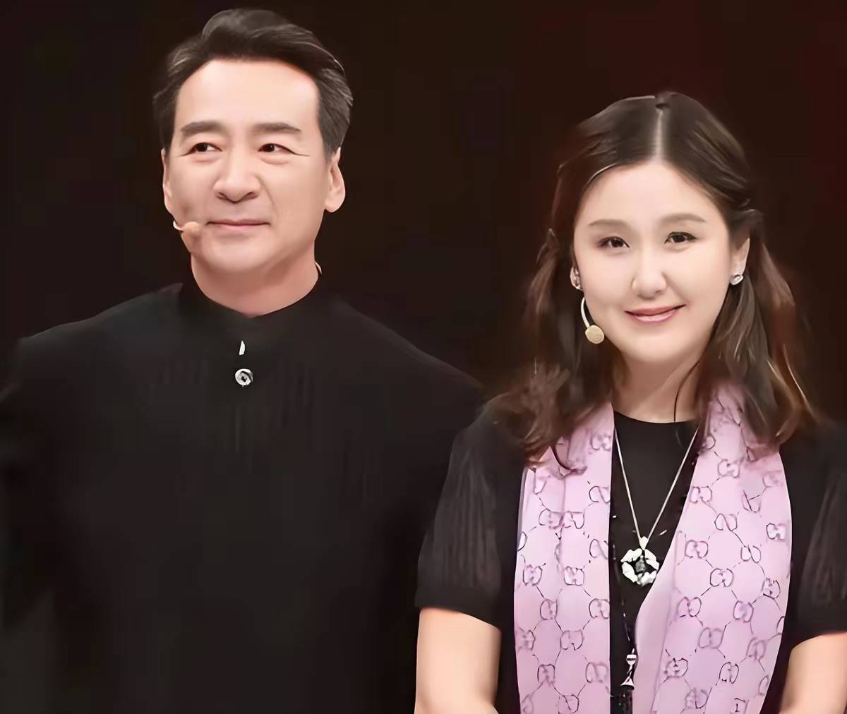 71岁寇振海携全家送祝福,小21岁娇妻发福,三个孩子首次同框