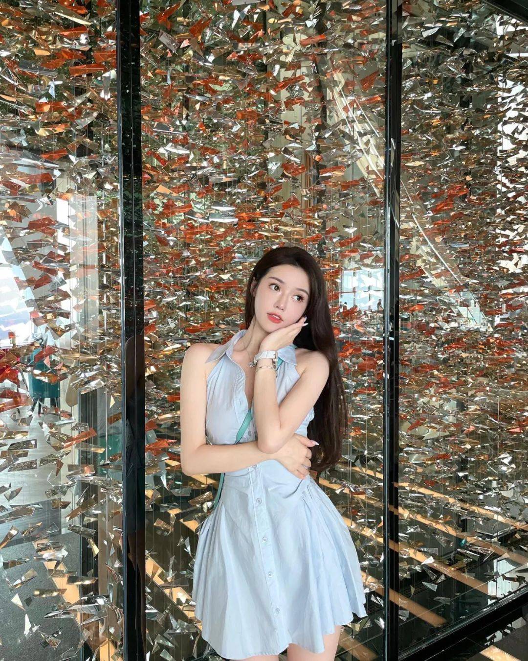 沪上极品女神时尚靓丽凹凸有致嘟嘴卖萌真的太美了
