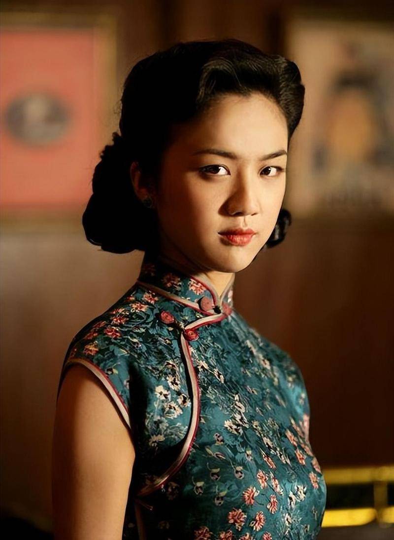 演员汤唯:和丈夫常年分居,37岁高龄产子,45岁身材好似少女