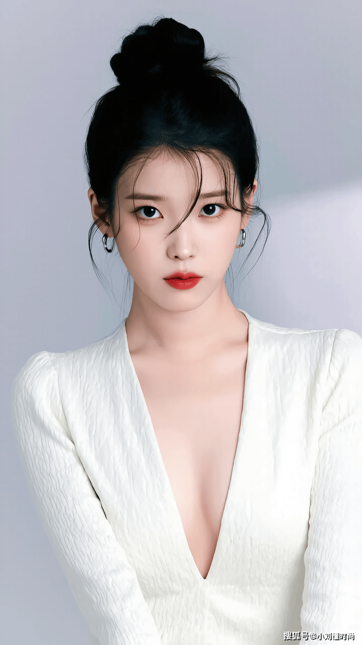 李知恩:白色系写真里的时尚密码,简约而不简单