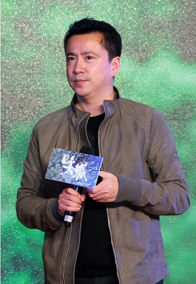 王中磊儿子带女朋友见父母,女友有颜又有钱,母亲出镜高贵又优雅