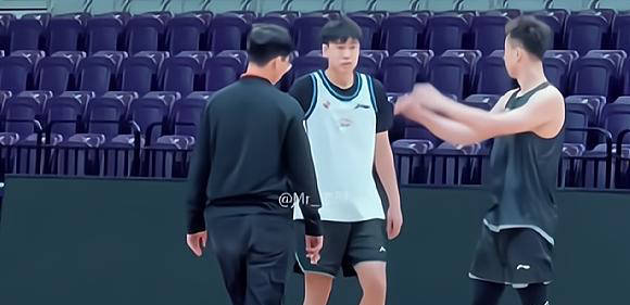 杨鸣揭秘辽篮挑战，赵继伟调教小虎子，三位将帅将亮相辽视春晚！