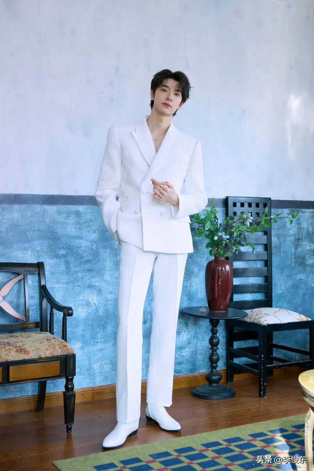 新鲜长腿美男出圈,肖战李现登顶,杨洋11张凌赫8于适7王一博第2