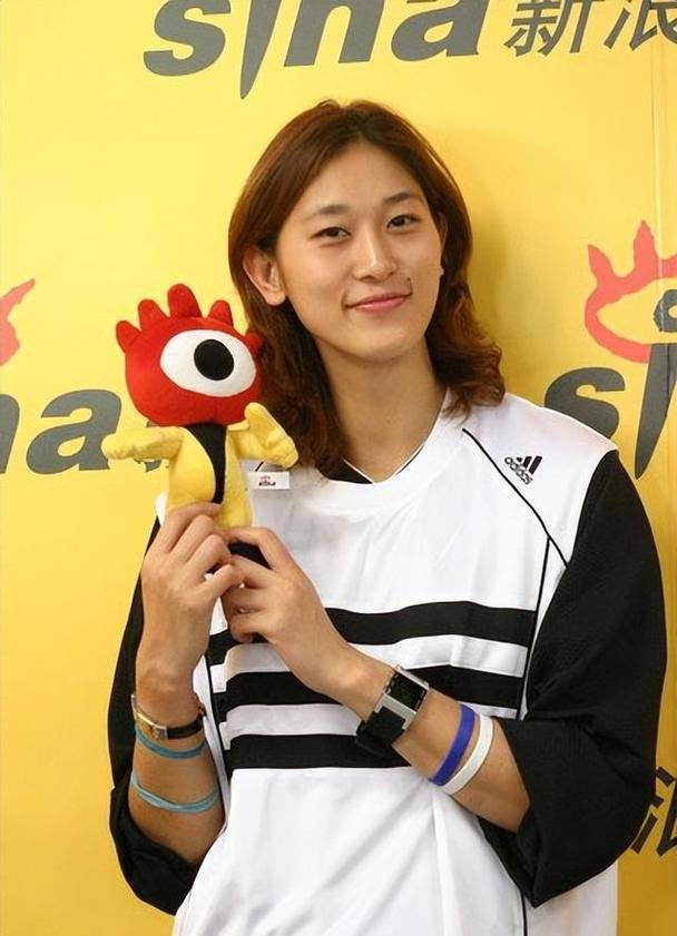 曾与王治郅传绯闻的隋菲菲:身高1米84习惯素面朝天,45岁仍单身