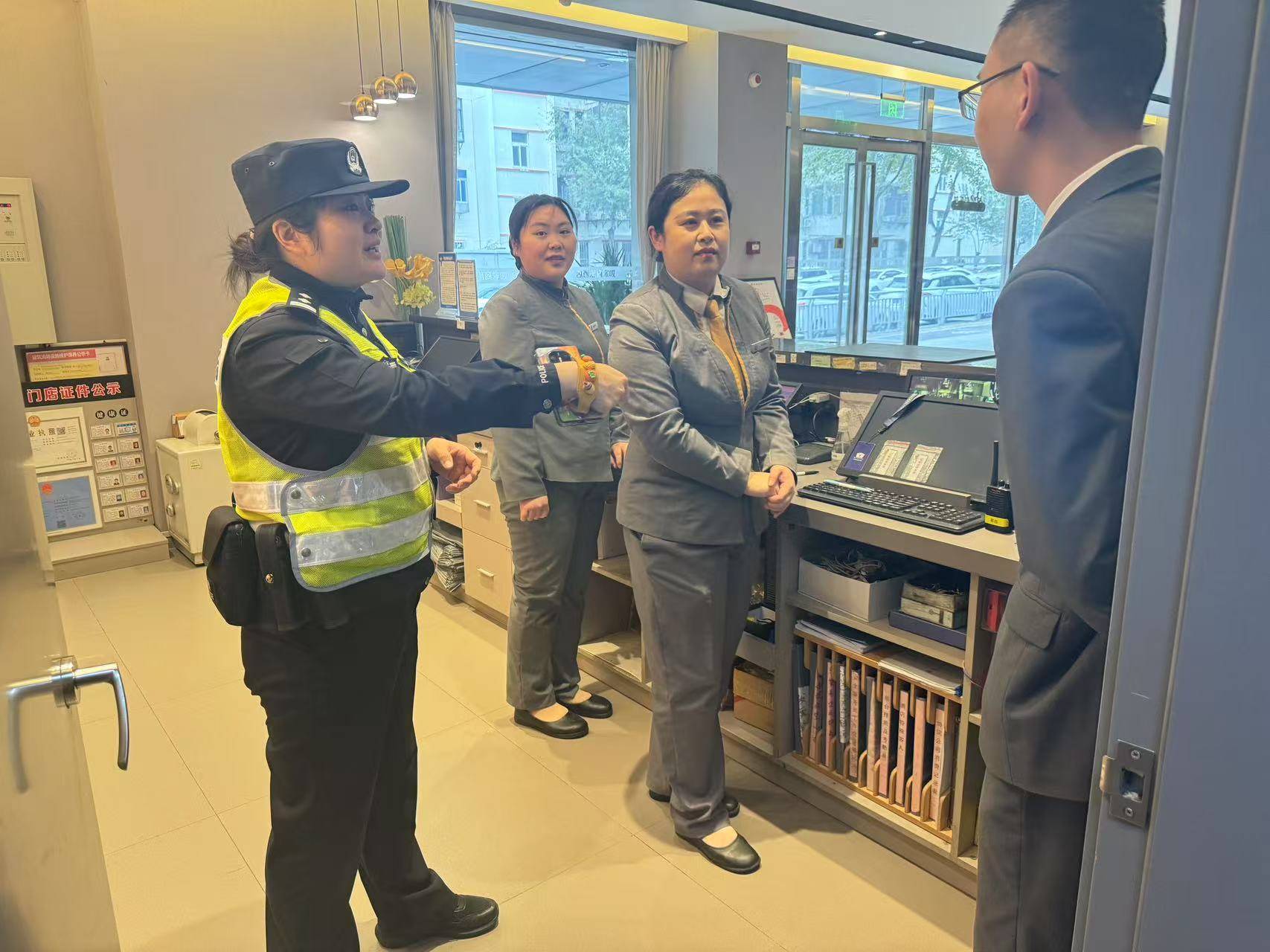 郑州市中原公安分局林山寨派出所民警李慧:为社区居民筑起了一道防范