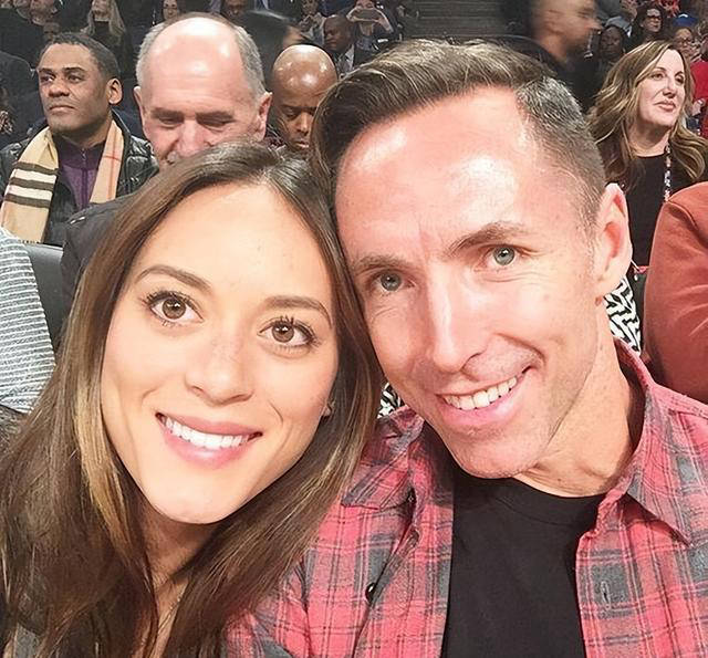 51岁纳什的现状:财富自由退休,家庭幸福甜蜜