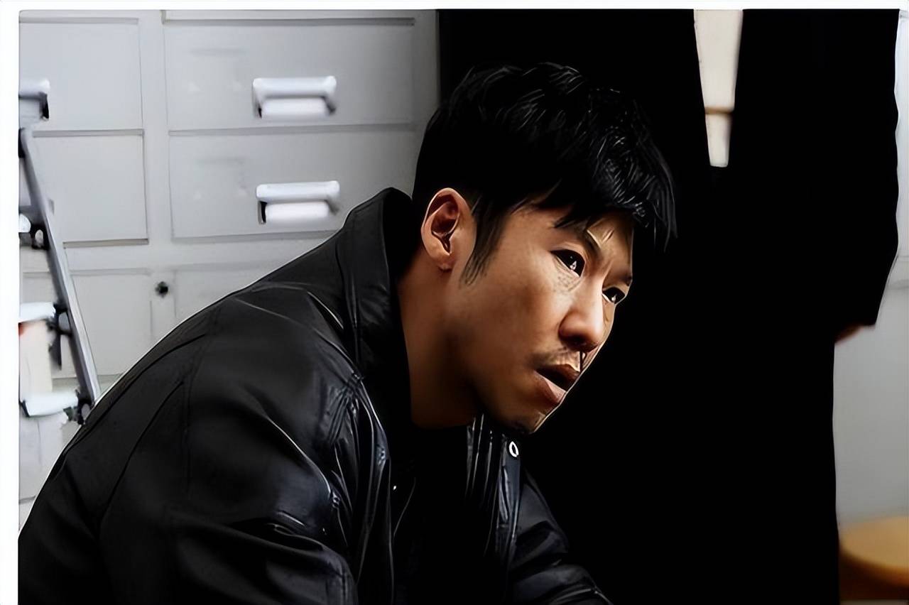 他妈王馥荔当年为了生他,事业都耽误了,所以是真不想让他走这条老路.