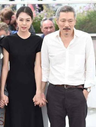 42岁金敏喜与64岁富豪男友产检,差22岁好恩爱,男方原配妻子不知情