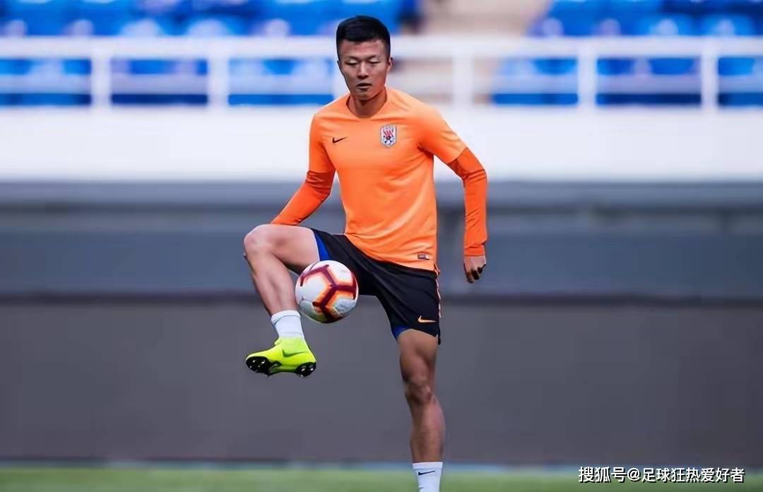 已经退役的前国脚赵明剑晒出了他在大连英博效力时的工资.