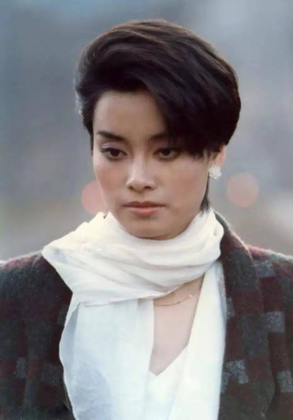 61岁毛阿敏:6个男人,5段无疾而终的恋情,丈夫留下260亿遗产,她是如何