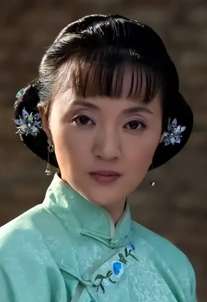 演员饶芯语31岁嫁68岁老戏骨婚后生一儿一女如今成人生赢家