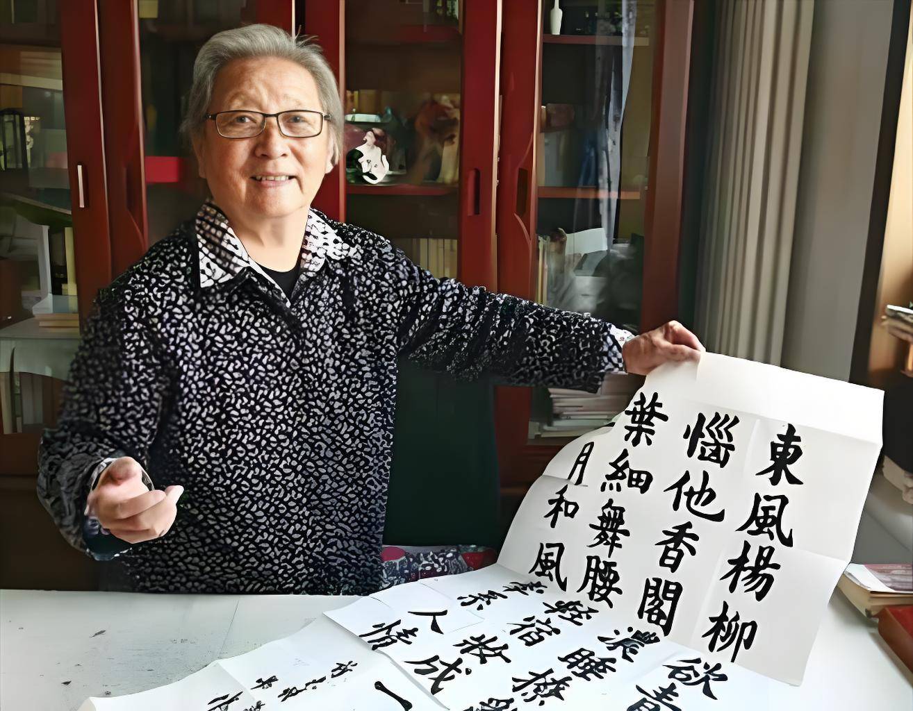 著名演员师伟:接连痛失儿子、丈夫、女儿,染霜的玫瑰带泪开_北平_演出_贾铨