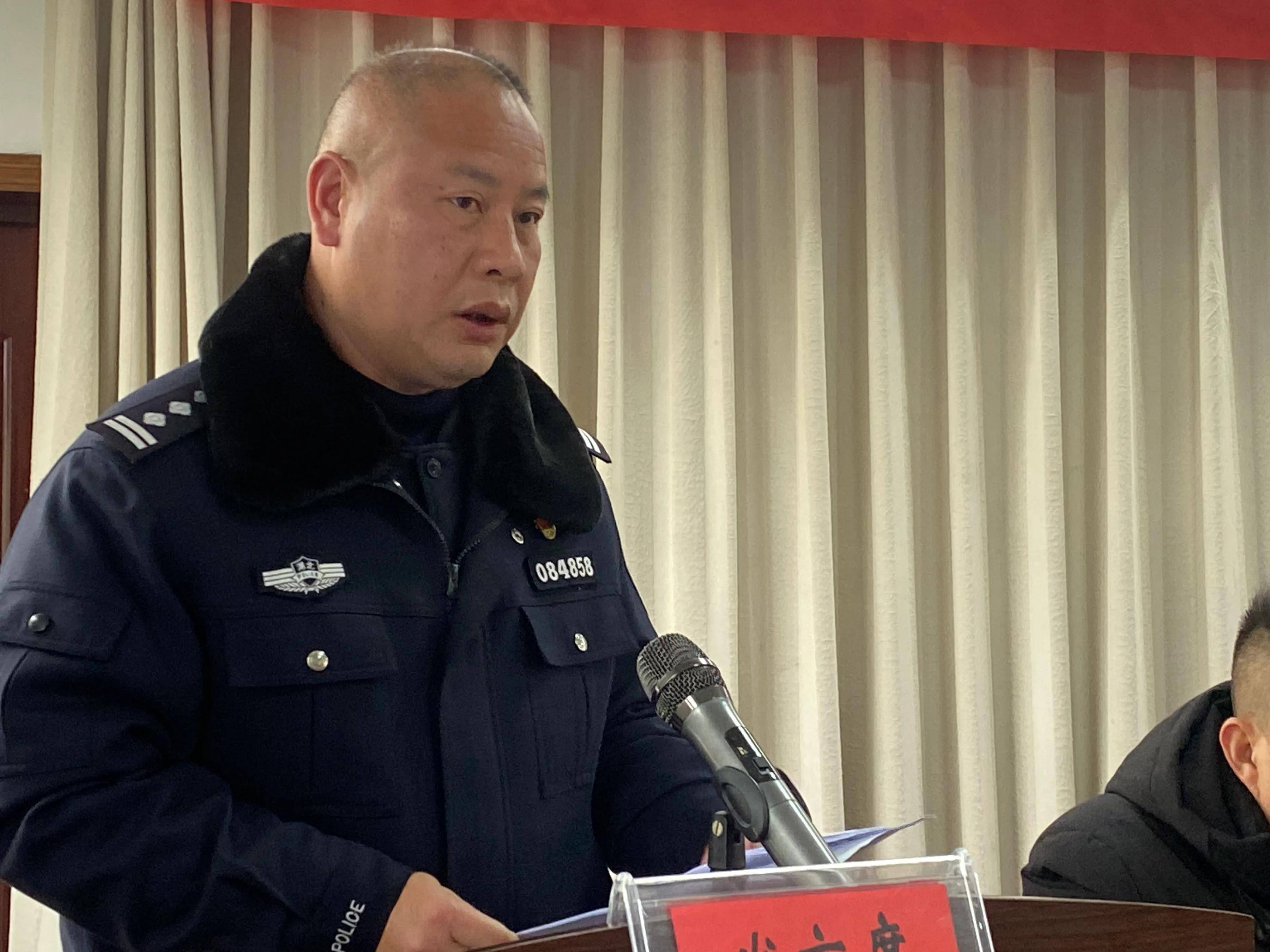 广水市公安局交警大队党总支副书记,副大队长冯礼勇随州市公安局交警