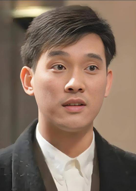 他是刘德华唯一绝交的朋友,两人曾被传言为断背,今成光头大叔_潘宏彬