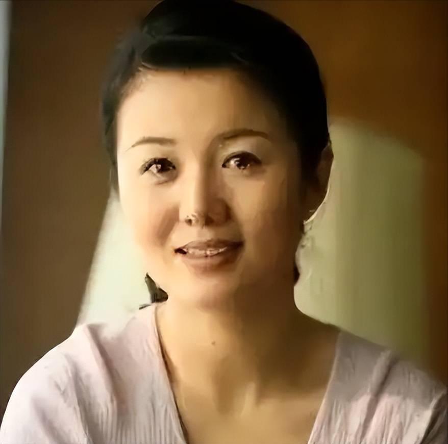与赵军离婚后,带着儿子嫁给大13岁杜志国,如今的郑卫莉幸福吗