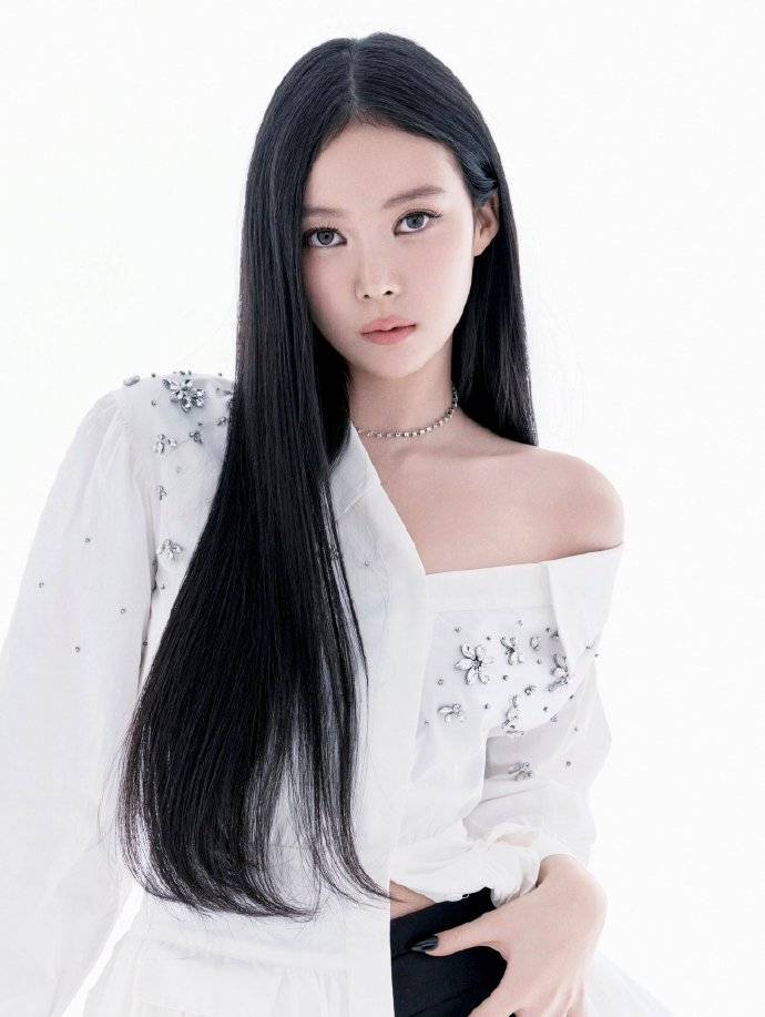 韩国五代女团全员“猫系神颜”,出道4个月登日本时尚杂志封面 插图6 韩国五代女团全员“猫系神颜”,出道4个月登日本时尚杂志封面 插图6