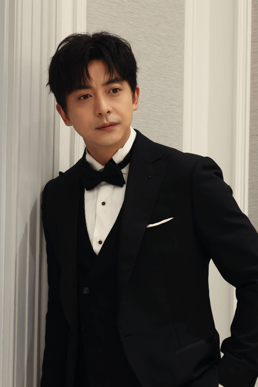 此前,李佳航就曾在社交平台上公开喊话某口香糖品牌,说自己免费为