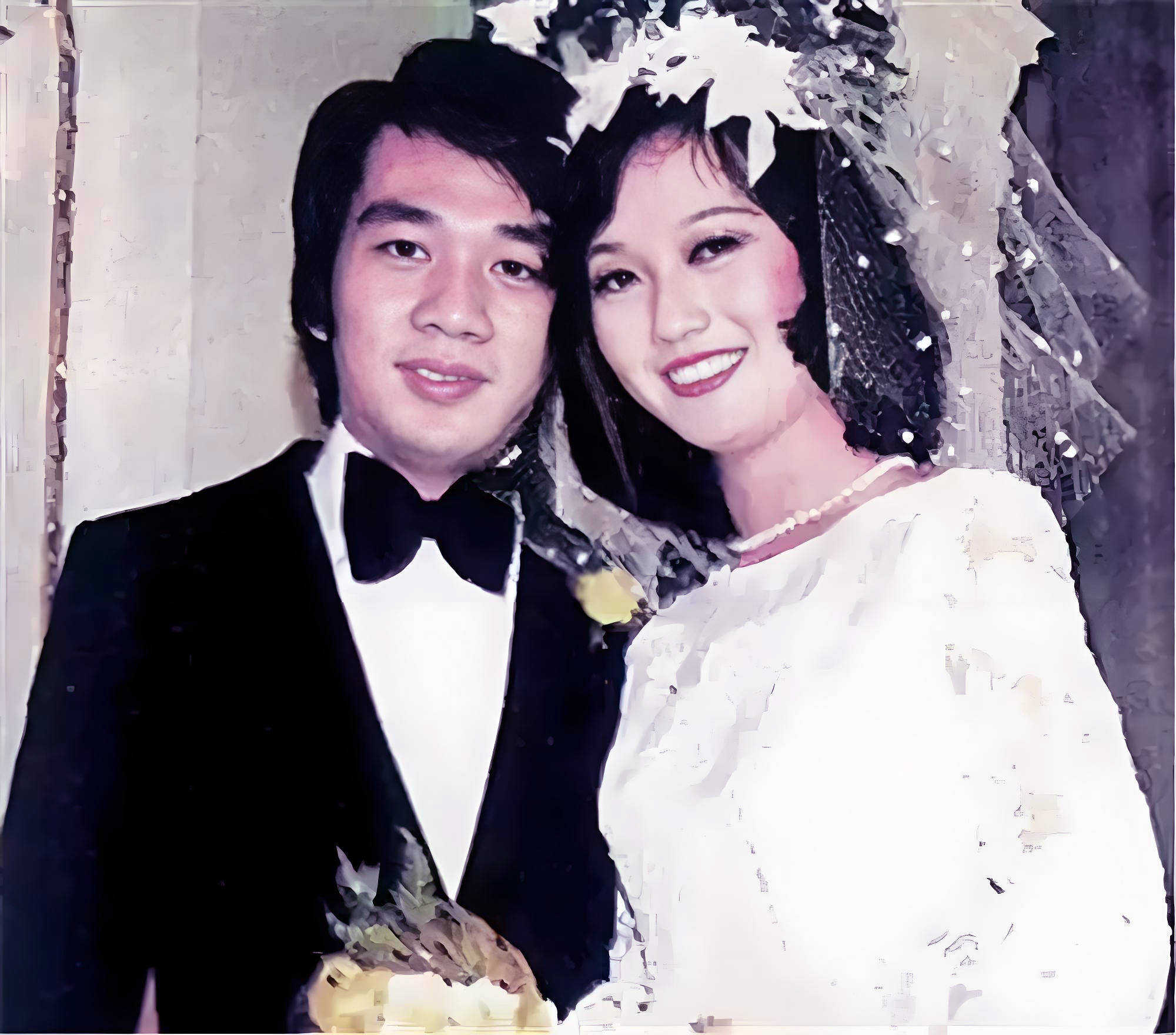 赵雅芝的第一段婚姻始于1975年,当时赵雅芝22岁,事业