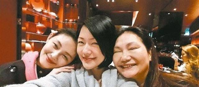 大S去世：事件背后的真相、争议与反思，大S离世事件：从急诊到争议的全方位解析