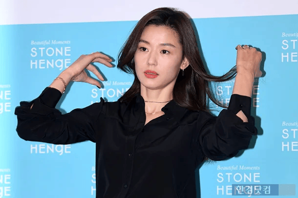韩娱热点：全智贤税务调查后的坦荡回应，全智贤税务事件：女神的投资与回应