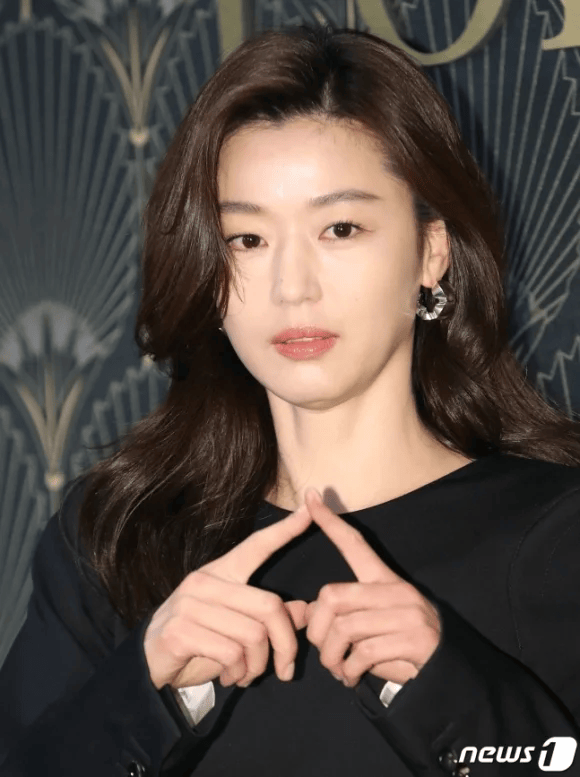 韩娱热点：全智贤税务调查后的坦荡回应，全智贤税务事件：女神的投资与回应