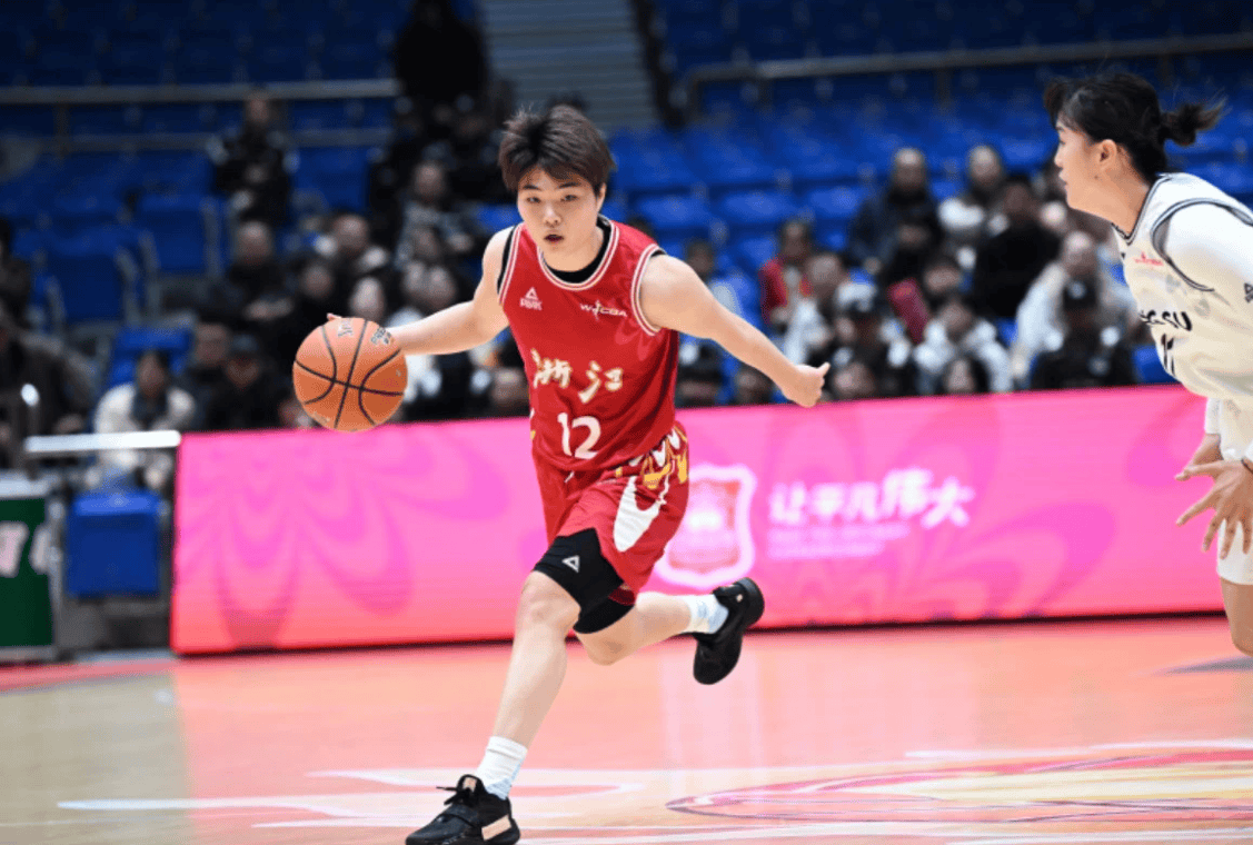 25岁新星闪耀WCBA：王佳琦全能表现助力女篮未来