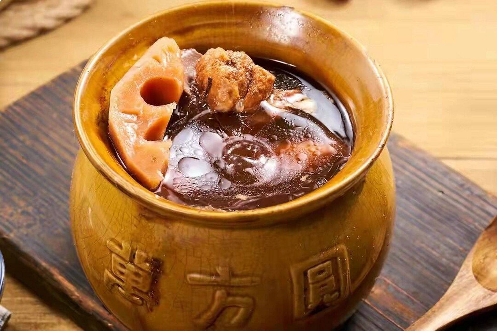 探寻江西瓦罐汤:品味瓦罐中炖煮的温暖与鲜香
