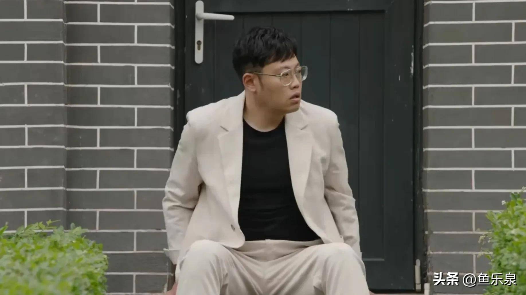 魏欣宇但凡有一点儿演技,也能让编剧或导演给惊喜发现,从而给瓶底子加