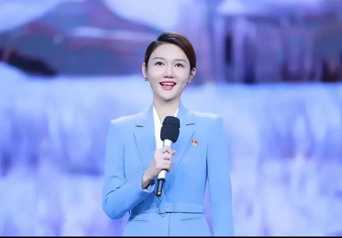 龙洋央视主持人他是哪方人士(龙洋央视主持人他是哪方人士呢)