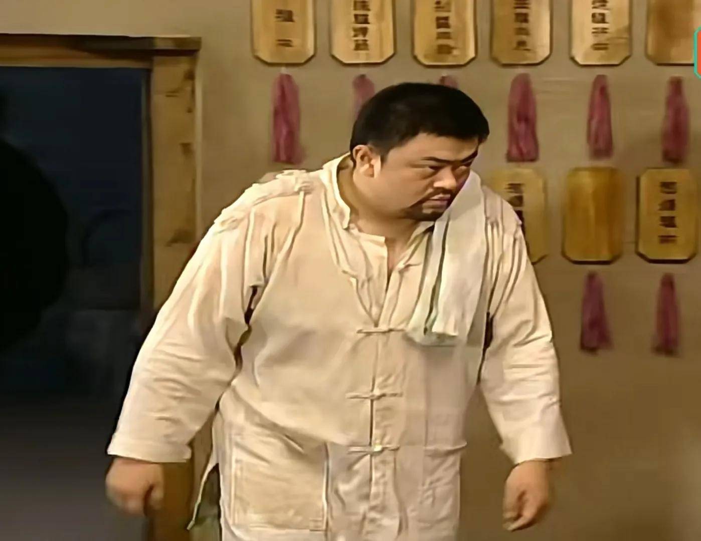 很多人第一次认识他可能是在2007年播出《地下交通站》中,他饰演