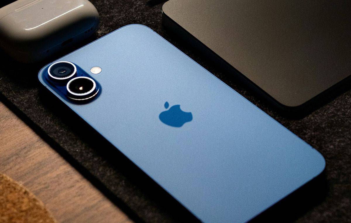 原创            便宜就有性价比？iPhone 16e和iPhone 16一对比，建议三思