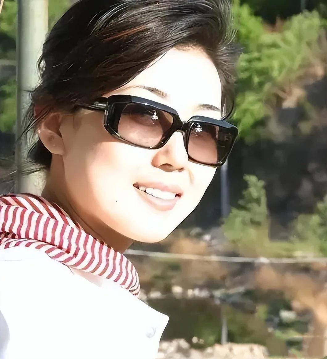 46 岁央视李红:击破嫁豪门谣言,实力书写逆袭篇章