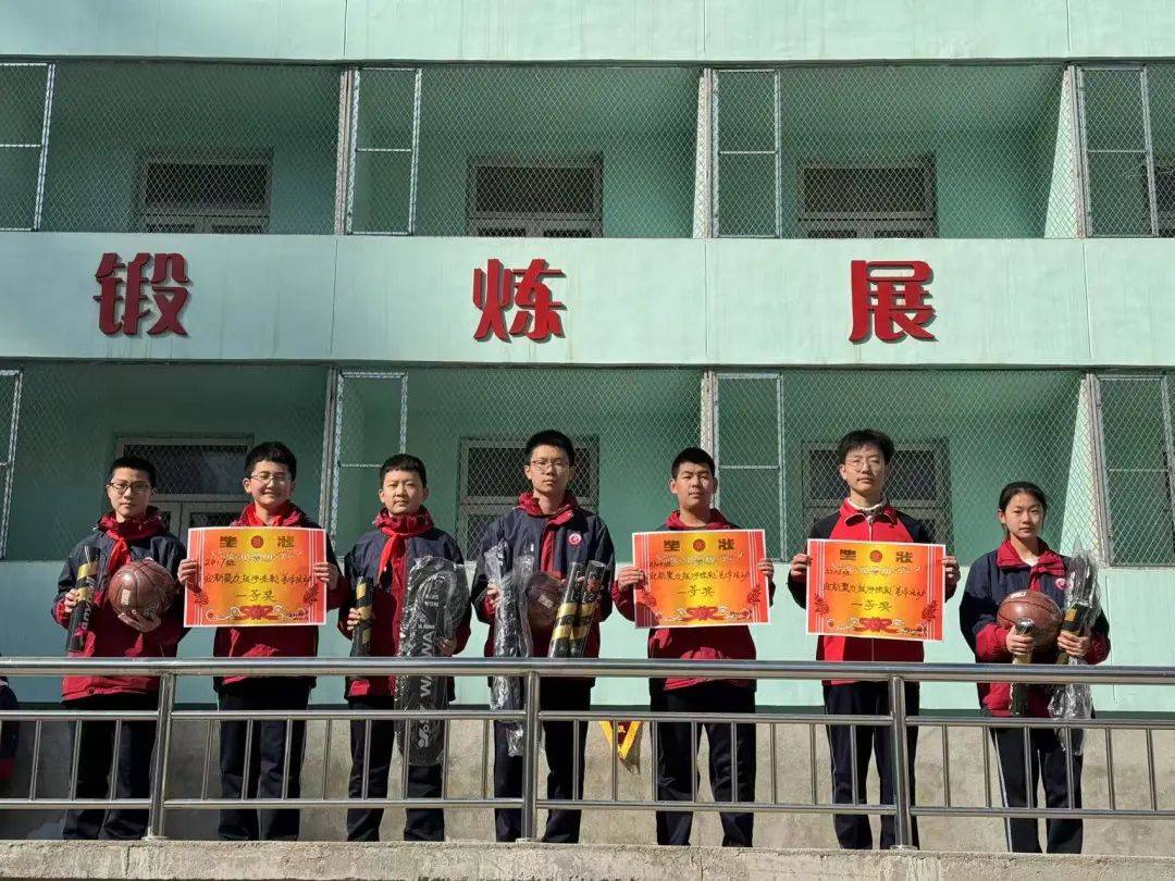 忻州市第十一中学举行"守护青春·安全同行"主题升旗仪式