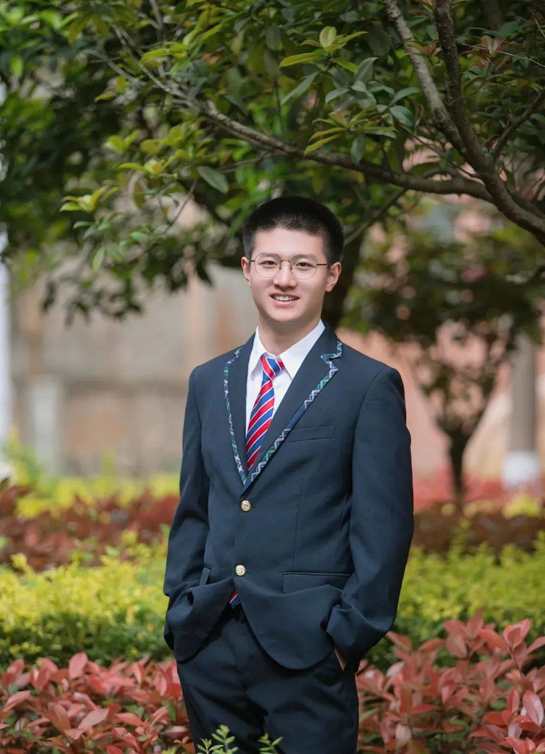 青春之"飒",也是另一种优雅丨绵阳中学实验学校校服巡礼