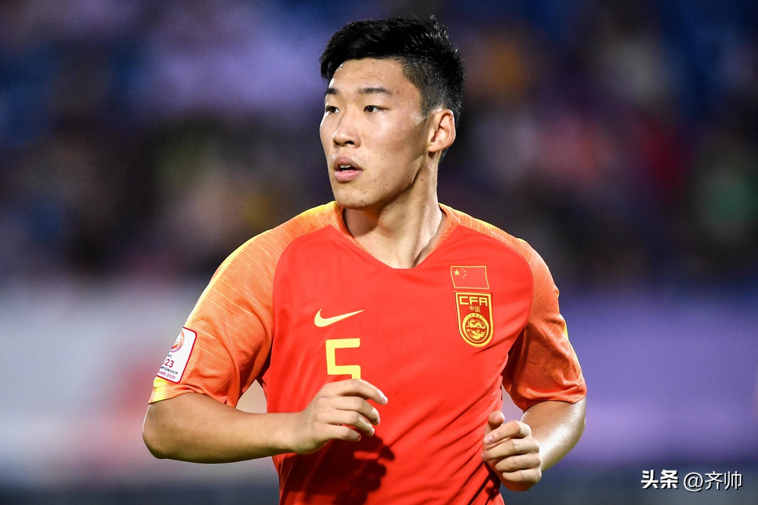 国足备战世预赛：朱辰杰伤缺，蒋光太复出成关键