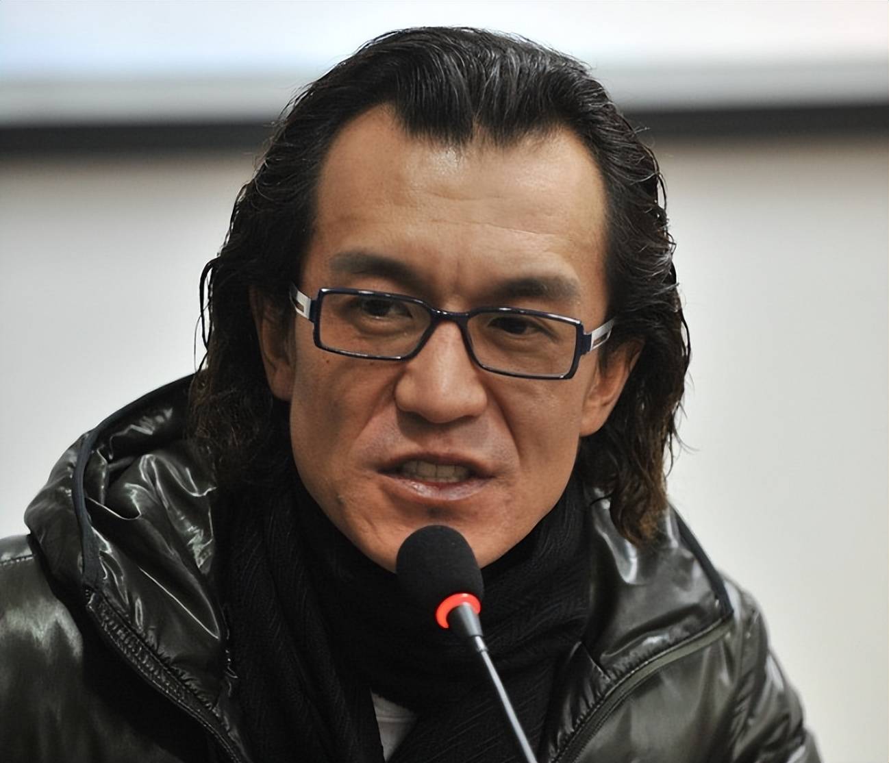 原来我们都错怪李咏了!7年前葬身美国后背负骂名,一切另有隐情