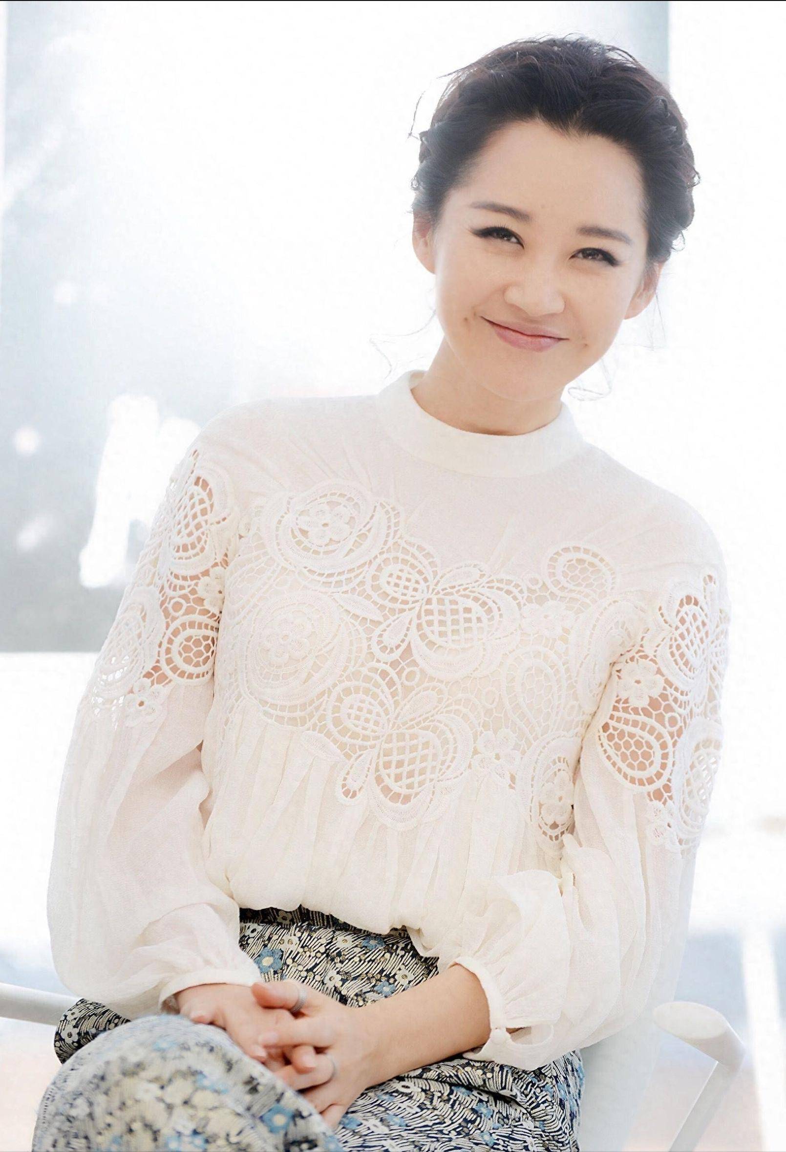 魅力女神许晴:才华与颜值兼备,越老越迷人现在55岁还是单身