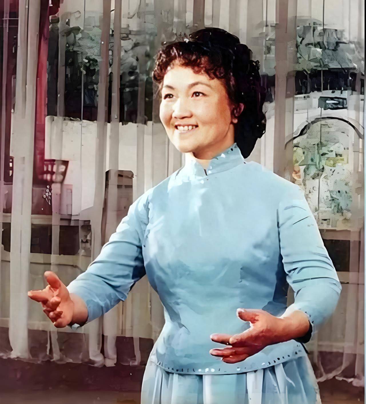 上世纪六七十年与马玉涛邓玉华齐名是家喻户晓的女高音歌唱家