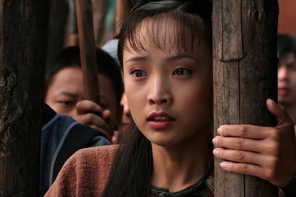 这种追求对白静来说不可能完全无视,所以时间长了就被打动了.