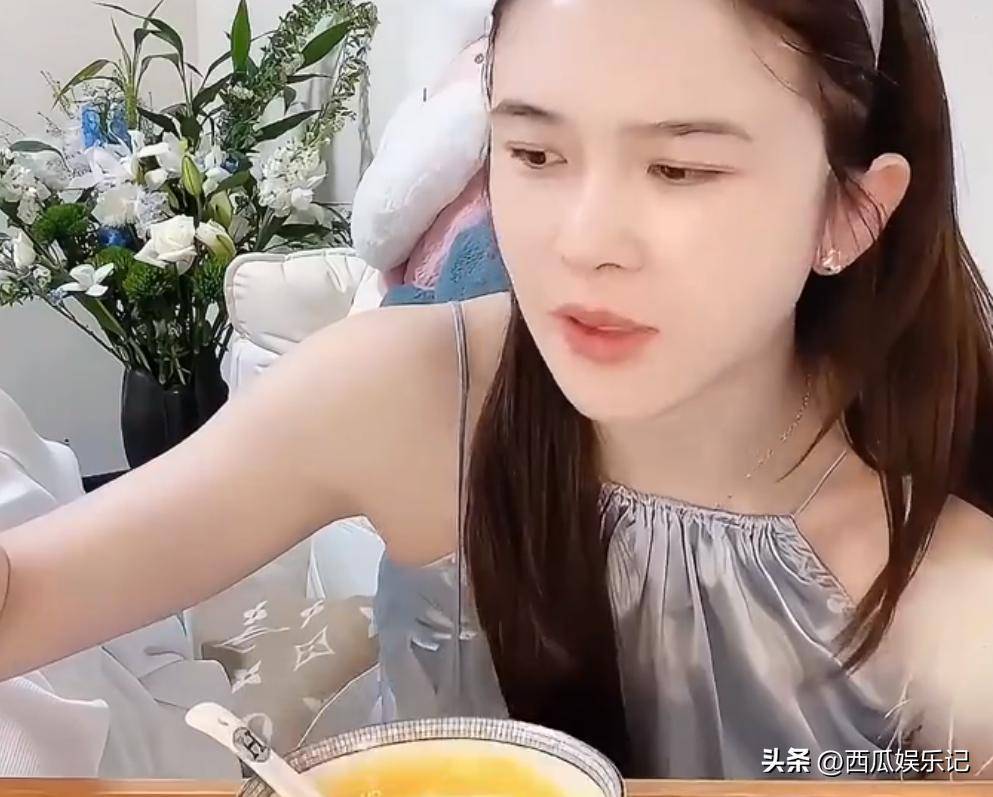 赵樱子直播官宣恋情,直言男友老帅了老可爱了!