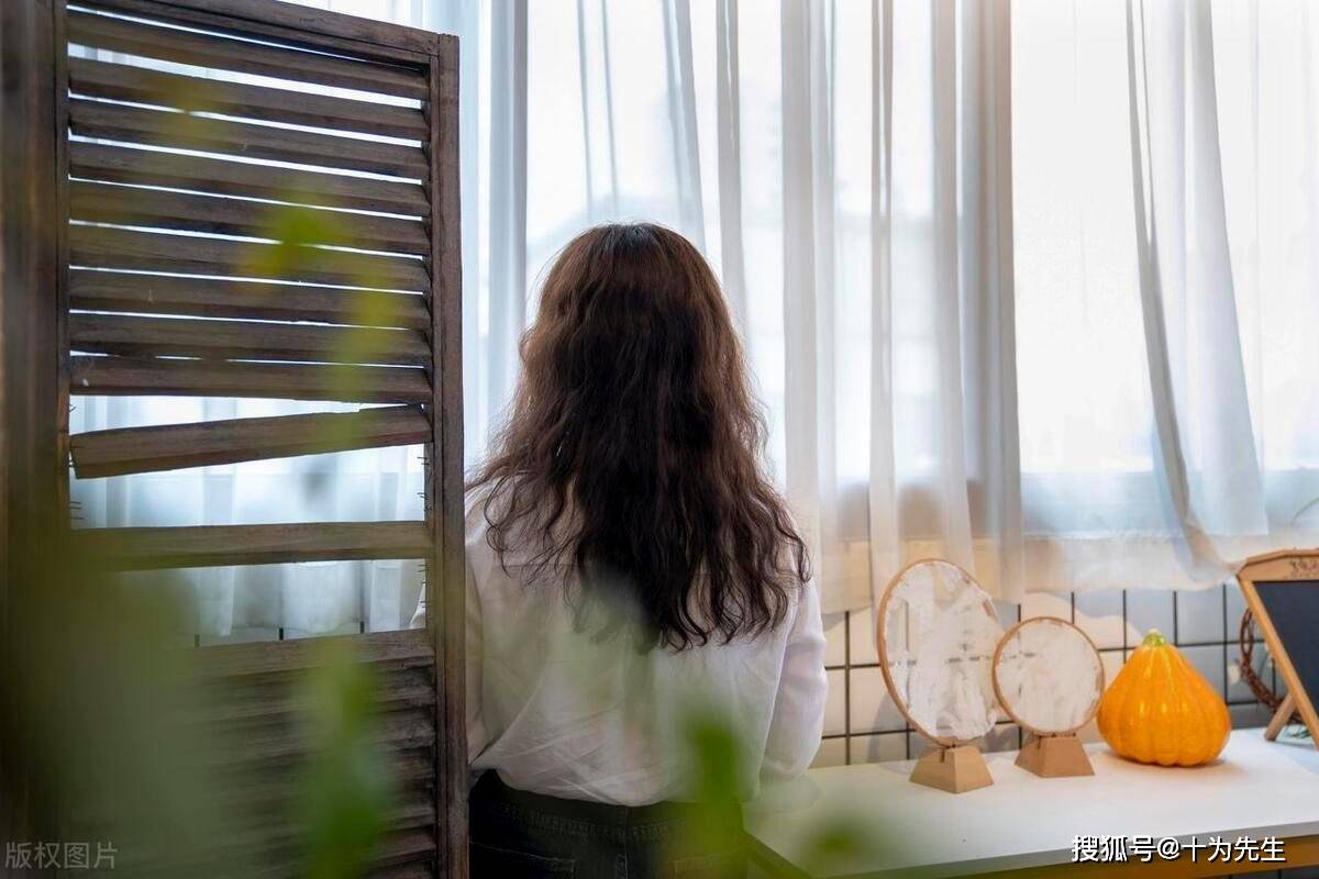 职场晋升迷局：晓丽晓婷谁主沉浮