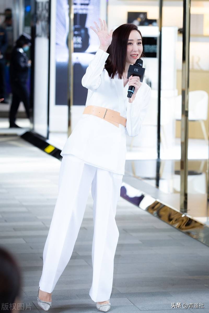 胡静:从荧幕星光到异国拿汀的非凡旅程