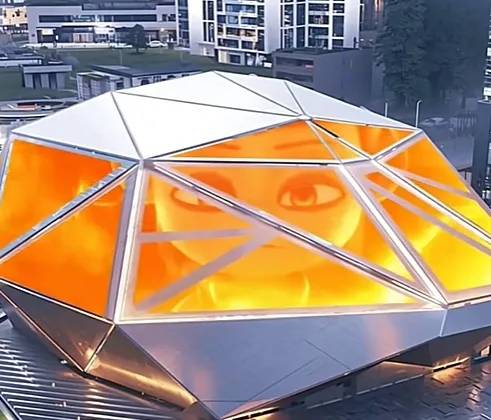 比哪吒还能闹！32米巨幕+全民整活把贵阳送上热搜C位